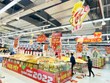 Supermercados de Hanoi preparan productos para vacaciones de Tet