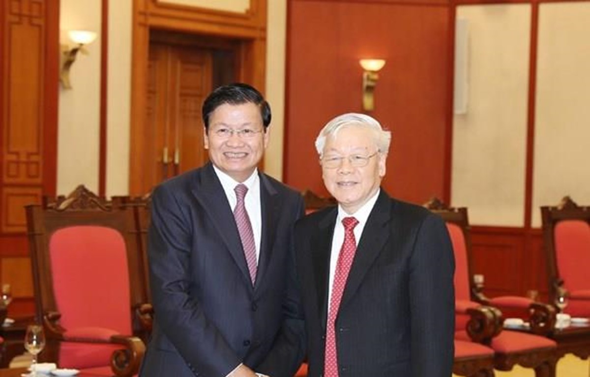 Recibe máximo dirigente de Vietnam al Premier de Laos