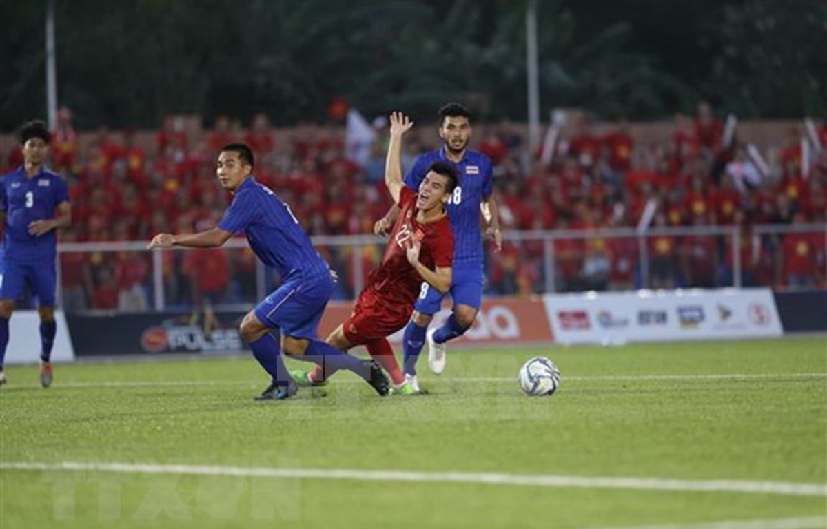 Felicita premier de Vietnam a equipos de fútbol por logros en SEA Games 30