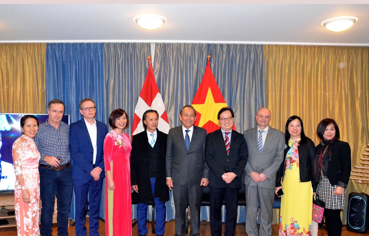 Vicepremier vietnamita se reúne con coterráneos en Suiza en ocasión del Tet 