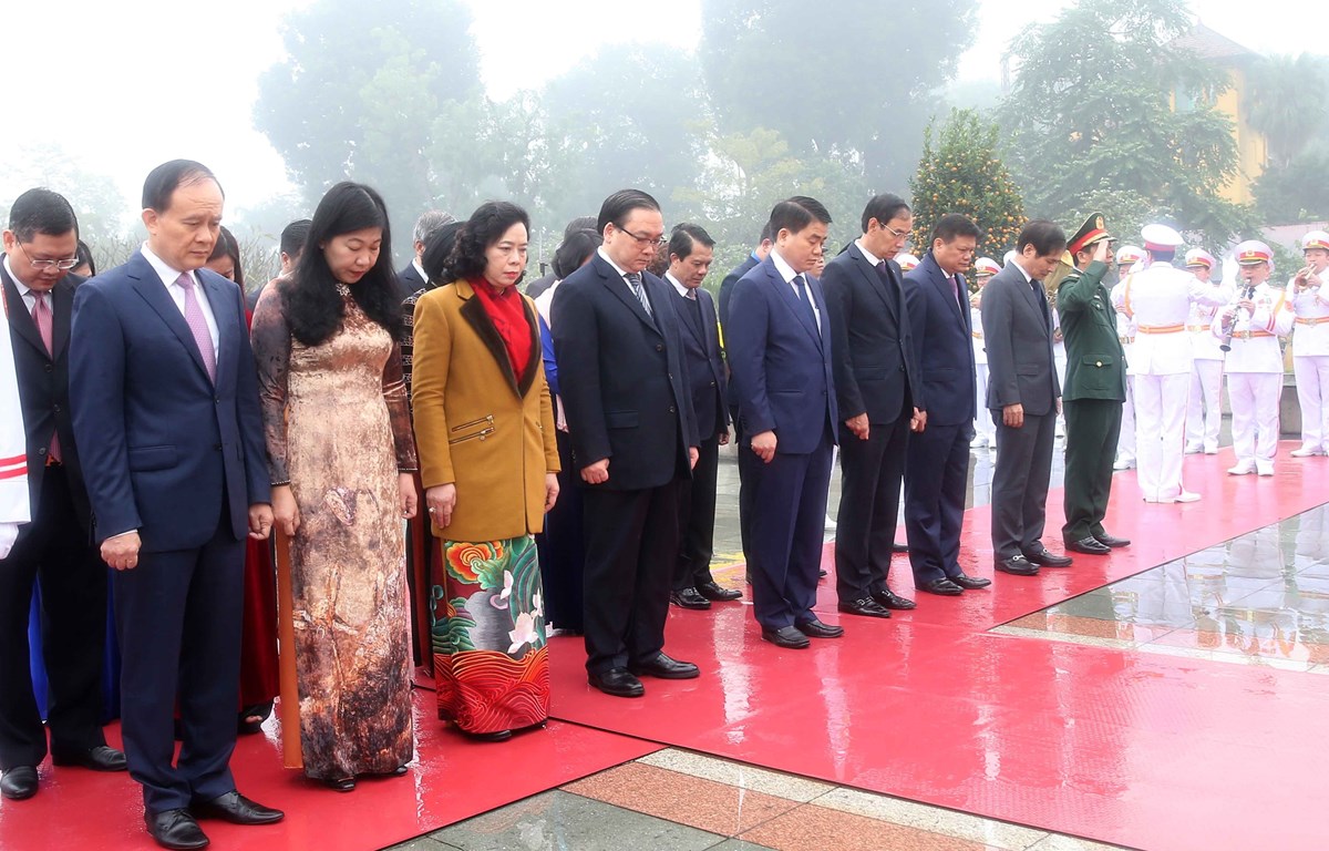 Dirigentes de Vietnam rinden homenaje al Presidente Ho Chi Minh