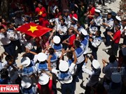 Vietnamitas residentes en ultramar visitan Truong Sa