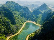 Impresionante belleza de la cueva Am Tien en la provincia de Ninh Binh