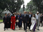 [Fotos] Presidente del Parlamento de Irán visita destinos históricos en Hanoi