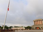 [Fotos] Vietnam iza bandera a media asta en señal de duelo por fallecimiento del presidente Tran Dai Quang