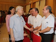 [Foto] Dirigente partidista de Vietnam sostiene contactos con electores