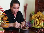 Obras-primas de bonsai feitas com fios de cobre no Vietnã