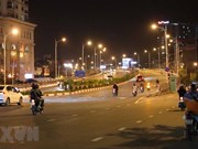 Calles de Hanoi llenas de gente en horas de pico tras levantar puesto de control