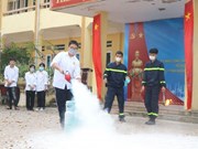 Estudiantes vietnamitas aprenden sobre prevención y combate de incendios