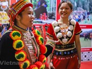 Exponen al turismo cultura de etnia vietnamita Dao 