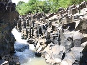 Descubren antiguo arroyo de piedra de más de 100 millones de años en Gia Lai
