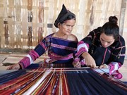 Mujeres de la etnia Ede preservan el tejido tradicional de brocado 