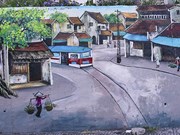 Contemplar Hanoi a través de frescos en distrito de Long Bien 