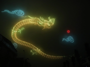 Imagen del dragón en espectáculo de drones de Hanoi encanta a visitantes internacionales