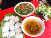 Fideos con sopa de caracoles, plato típico de Hanoi 