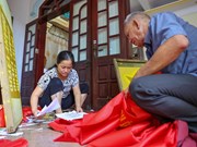 [Foto] Artesanos vietnamitas fabrican banderas en ocasión del Día Nacional