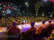 Miles de monjes y fieles participan a la gran ceremonia de gratitud filial