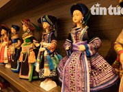 Presentan el traje de grupos étnicos de Vietnam a través de muñecas