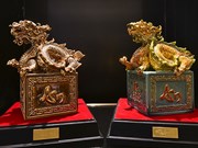 Presentan sello real de dragón en cerámica para la ocasión del Tet