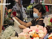 Mayor mercado de flores de Hanoi bullicioso en el Día de la Mujer vietnamita