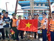 Extienden programa “Policía marítima acompaña a pescadores” en la isla vietnamita de Bach Long Vi