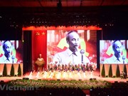 [Foto] Celebran en Vietnam acto solemne por 130 aniversario del natalicio del Presidente Ho Chi Minh