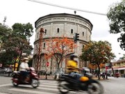 Transforman con arte interior de antigua torre de agua en Hanoi