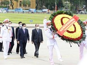 Líderes vietnamitas rinden homenaje al Presidente Ho Chi Minh por el 131 aniversario de su natalicio 