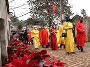 Celebración del Tet en la antigua aldea de Duong Lam encanta a turistas internacionales 