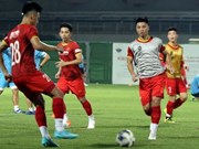 Futbolistas vietnamitas se preparan para partido con China en EAU