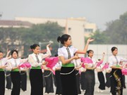 Espectáculos de danza folclórica de estudiantes de provincia de Dien Bien