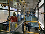 Autobuses de Hanoi reanuda actividades con poco cliente