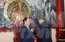 Funcionarios judiciales de Laos y Cambodia reciben distinción vietnami