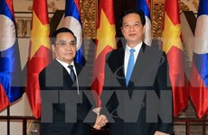 Vietnam y Laos determinados a aumentar cooperación comercial