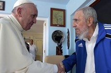 Fidel Castro recibe al papa Francisco