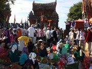 Aluvión de visitantes al Festival Kate de etnia Cham en Binh Thuan