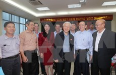 Líder partidista mantiene contacto con electores de Hanoi