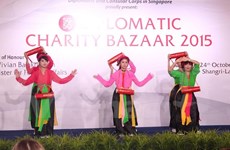  Vietnam en feria caritativa de misiones diplomáticas en Singapur