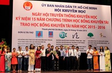  Otorga Ciudad Ho Chi Minh becas a estudiantes desfavorecidos