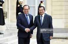 Presidente francés se compromete a apoyar progreso de Cambodia