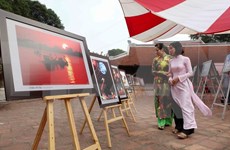 Exposición resalta logros de 30 años de renovación de Hanoi