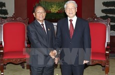 Líderes vietnamitas felicitan a Cambodia por Día Nacional