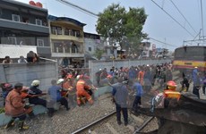 Indonesia: Decenas de muertos tras una colisión entre tren y autobús