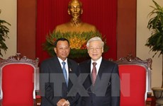 Dirigentes vietnamitas reciben al presidente del Senado cambodiano