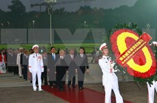 Delegados al Congreso partidista rinden tributo al Presidente Ho Chi Minh