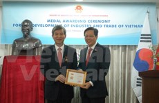 Entregan medalla conmemorativa al exsecretario general del Centro ASEAN-Sudcorea
