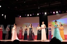 Honran belleza de estudiantes féminas vietnamitas en Francia