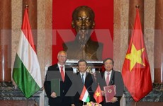 Vietnam y Hungría firman acuerdo sobre Asistencia jurídica mutua en asuntos penales