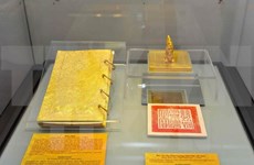 En desarrollo exposición de libros dorados de la última dinastía vietnamita