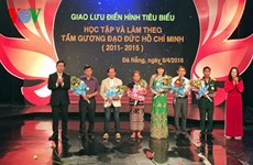 Honran a personas destacadas en campaña de seguir el Presidente Ho Chi Minh